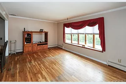 8 Broadfield Place, Glen Cove, NY 11542 - Photo 17