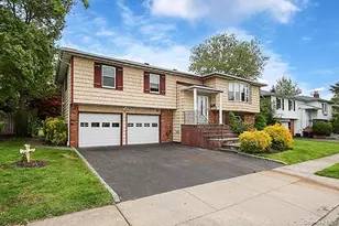 8 Broadfield Pl, Glen Cove, NY 11542 - Photo 3