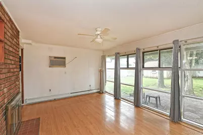 16 Springtime Lane E, Levittown, NY 11756 - Photo 9