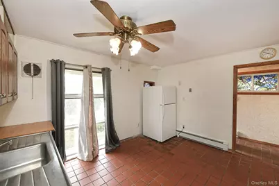 16 Springtime Lane E, Levittown, NY 11756 - Photo 7