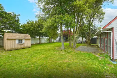 16 Springtime Lane E, Levittown, NY 11756 - Photo 19