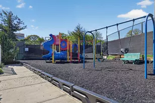 241-31 Oak Park Dr, Douglaston, NY 11362 - Photo 35