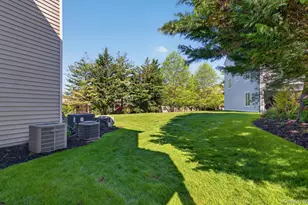 241-31 Oak Park Dr, Douglaston, NY 11362 - Photo 33