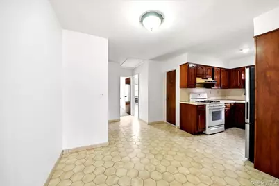 2563 Laconia Avenue, Bronx, NY 10469 - Photo 9
