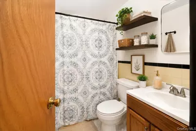2563 Laconia Avenue, Bronx, NY 10469 - Photo 13