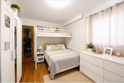 2563 Laconia Avenue, Bronx, NY 10469 - Photo 15