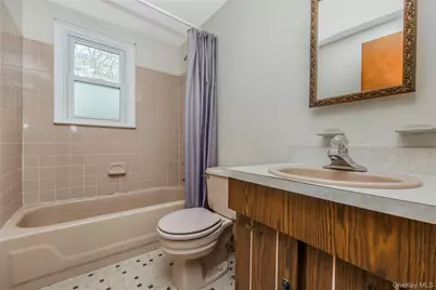 142 Elkton Lane, North Babylon, NY 11703 - Photo 21