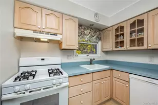 142 Elkton Ln, North Babylon, NY 11703 - Photo 11