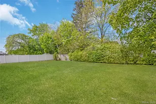 142 Elkton Ln, North Babylon, NY 11703 - Photo 21