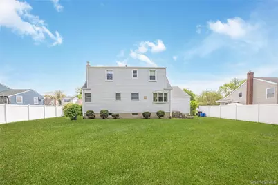 142 Elkton Lane, North Babylon, NY 11703 - Photo 23