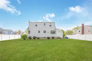 142 Elkton Ln, North Babylon, NY 11703 - Photo 23