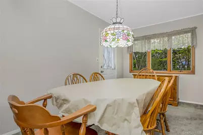 142 Elkton Lane, North Babylon, NY 11703 - Photo 9