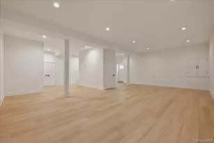 72 Cypress Ln, Westbury, NY 11590 - Photo 27