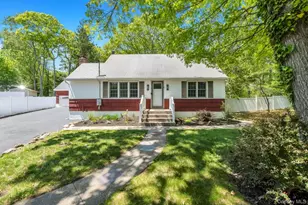 183 Dogwood Dr, Wading River, NY 11792 - Photo 9