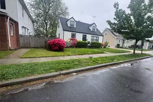 121 Sheridan Ave, Williston Park, NY 11596 - Photo 3