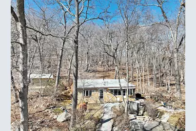 31 Hemlock Hill Lane, Montebello, NY 10901 - Photo 3