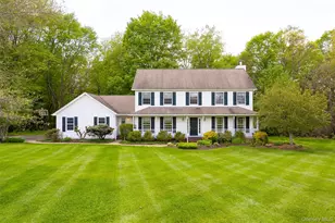 76 Rockledge Dr, Pleasant Valley, NY 12569 - Photo 3