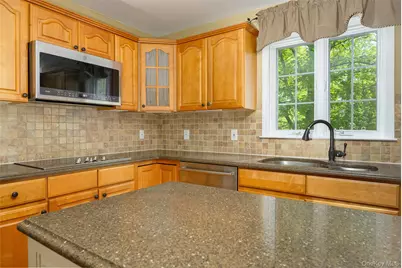 76 Rockledge Drive, Pleasant Valley, NY 12569 - Photo 5