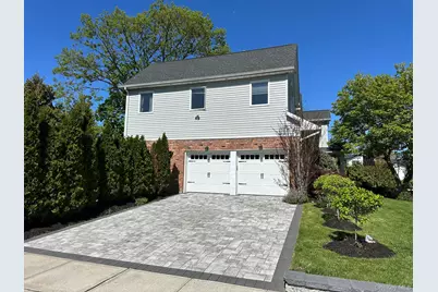 752 Kensington Court, Westbury, NY 11590 - Photo 23