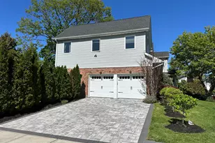 752 Kensington Ct, Westbury, NY 11590 - Photo 23