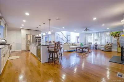 752 Kensington Court, Westbury, NY 11590 - Photo 5