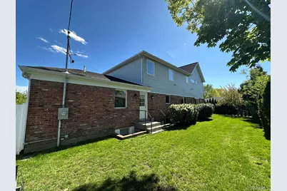 752 Kensington Court, Westbury, NY 11590 - Photo 25