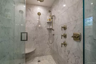 752 Kensington Court, Westbury, NY 11590 - Photo 19