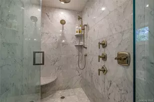752 Kensington Ct, Westbury, NY 11590 - Photo 19