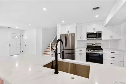 8 Whitebirch Lane, Commack, NY 11725 - Photo 11
