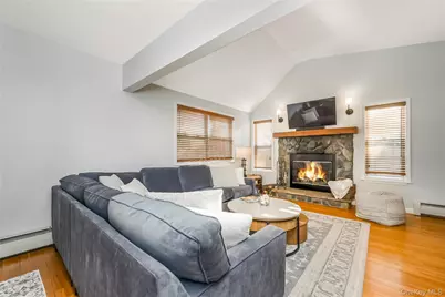 45 Beecher Avenue, East Islip, NY 11730 - Photo 5