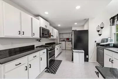 20 School House Lane, Syosset, NY 11791 - Photo 17