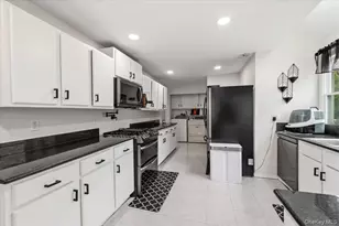 20 School House Ln, Syosset, NY 11791 - Photo 17