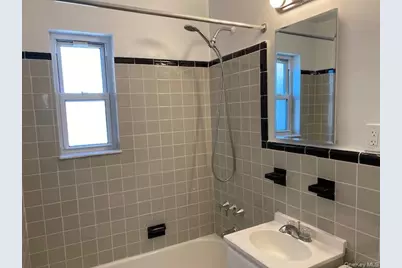 260-18 75th Avenue #1st fl, Glen Oaks, NY 11004 - Photo 11