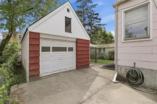 24 Spring Garden St, Valley Stream, NY 11580 - Photo 23