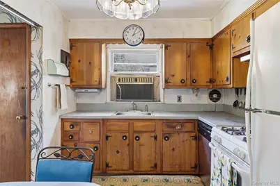 24 Spring Garden Street, Valley Stream, NY 11580 - Photo 9