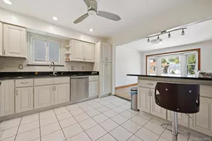 47-18 Glenwood St, Little Neck, NY 11362 - Photo 21