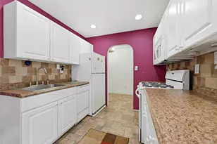 263 N Newbridge Rd, Levittown, NY 11756 - Photo 15
