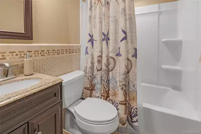 472 Bohemia Parkway, Sayville, NY 11782 - Photo 17
