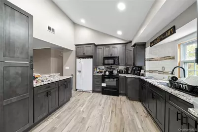 2501 Rose Place, Westbury, NY 11590 - Photo 23