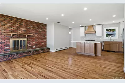 21 Robbins Street, Lindenhurst, NY 11757 - Photo 13