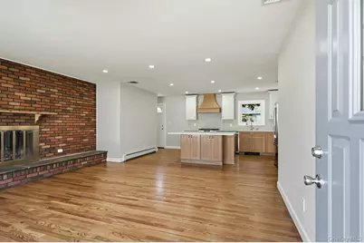 21 Robbins Street, Lindenhurst, NY 11757 - Photo 13