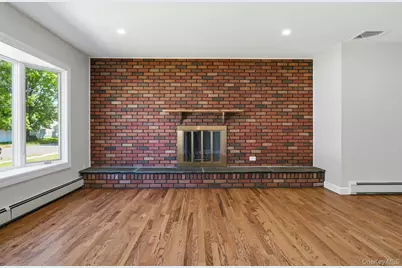 21 Robbins Street, Lindenhurst, NY 11757 - Photo 15