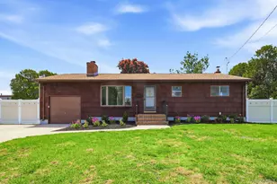 21 Robbins St, Lindenhurst, NY 11757 - Photo 3