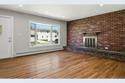 21 Robbins Street, Lindenhurst, NY 11757 - Photo 15