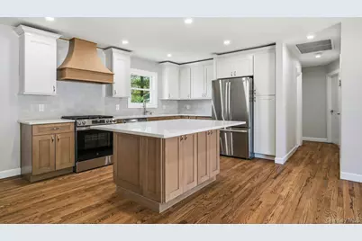 21 Robbins Street, Lindenhurst, NY 11757 - Photo 1