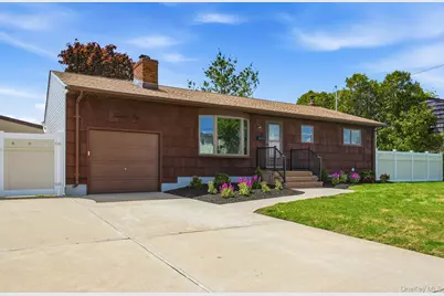 21 Robbins Street, Lindenhurst, NY 11757 - Photo 5