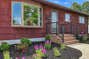 21 Robbins St, Lindenhurst, NY 11757 - Photo 5