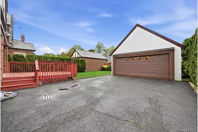 311 Carnation Avenue, Floral Park, NY 11001 - Photo 27