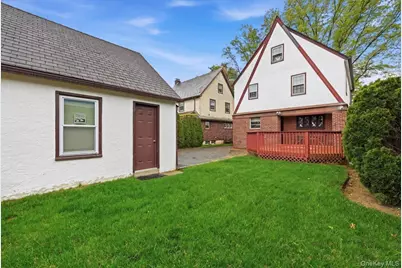 311 Carnation Avenue, Floral Park, NY 11001 - Photo 31