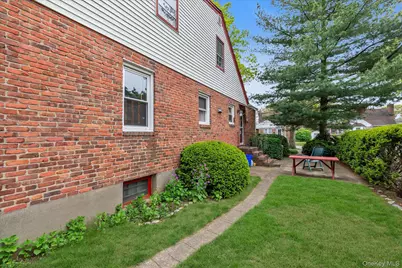 111 E Euclid Street, Valley Stream, NY 11580 - Photo 17